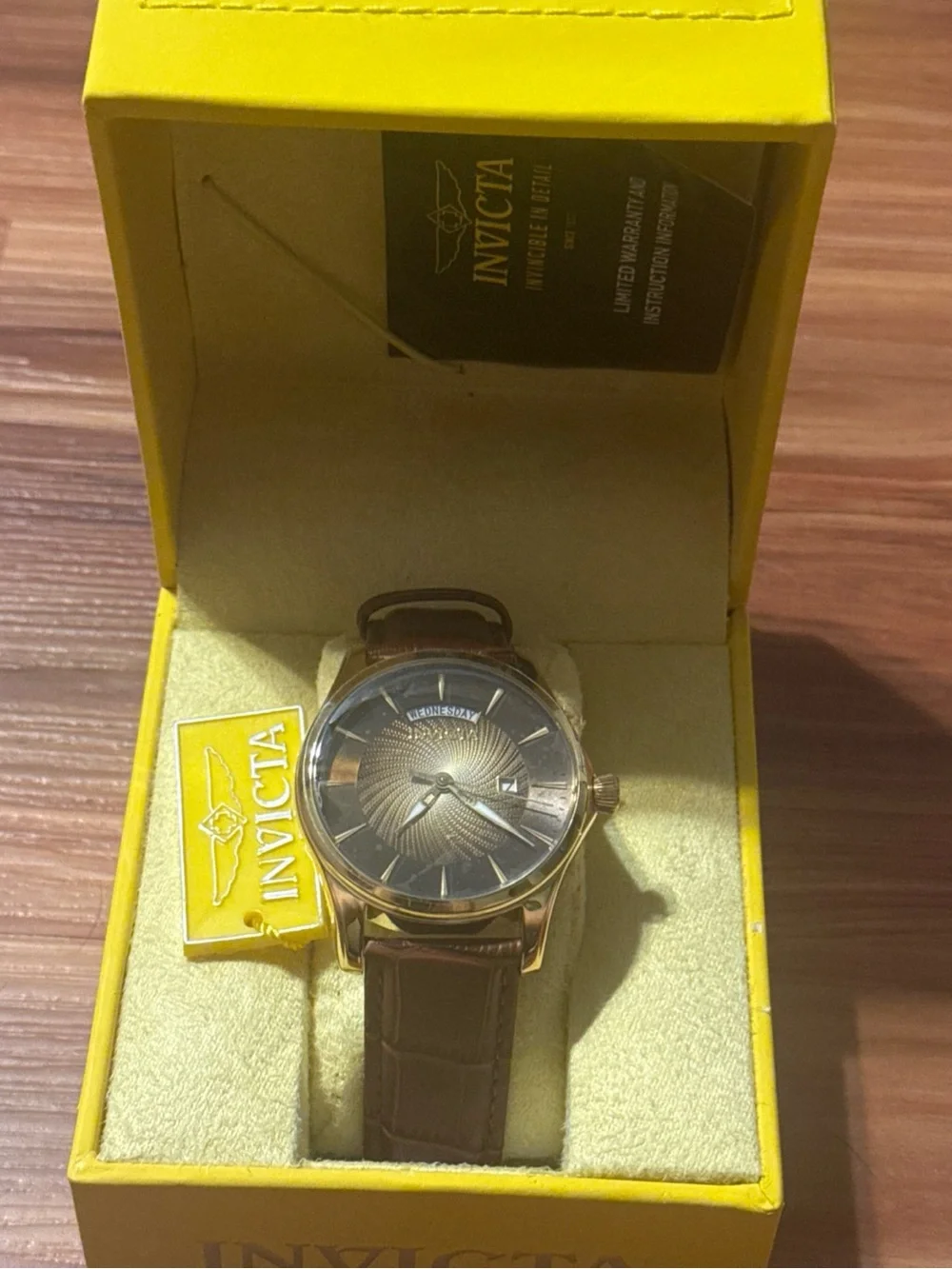 Invicta men wristwatch
